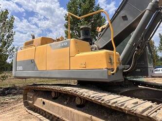 صورة ل حفارات مجنزرة 2021 فولفو EC380DL