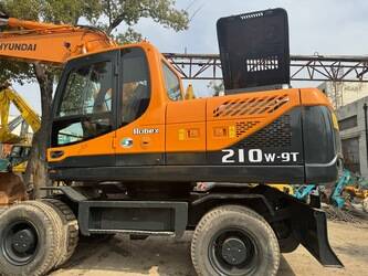 2018-hyundai-210w-9-1409363-45131928