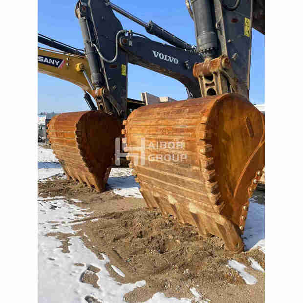 2023 فولفو EC950-45132153