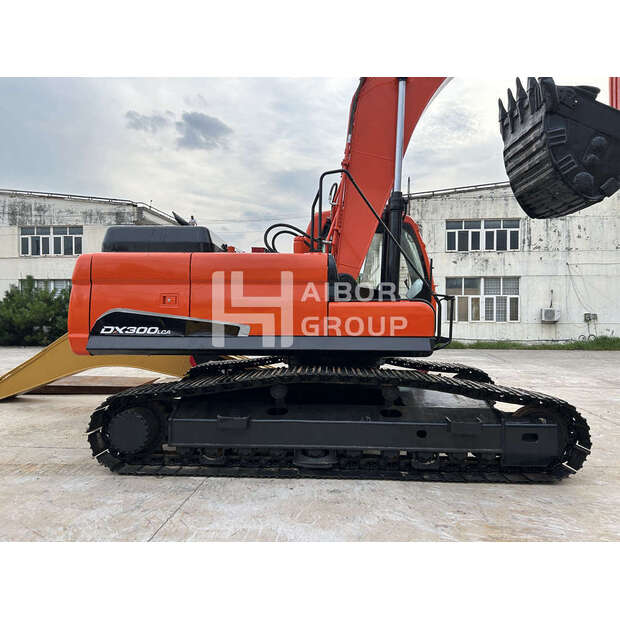 2023 Doosan DX300-45132165