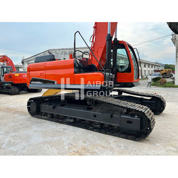 2023 Doosan DX300-45132176