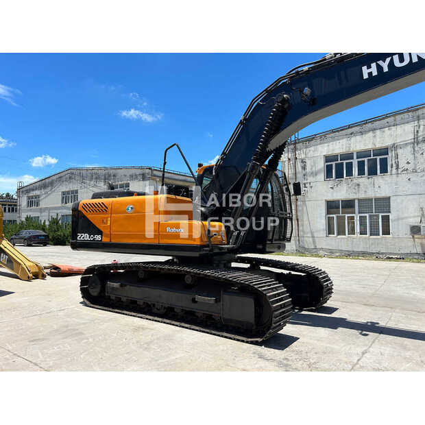 2022 Hyundai R220LC-9S-45132269