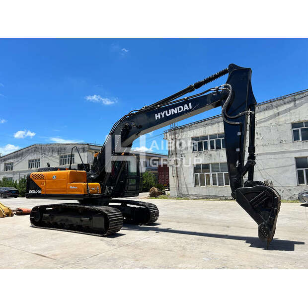 2022 Hyundai R220LC-9S-45132271