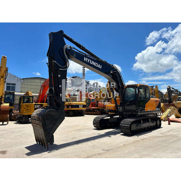 2022 Hyundai R220LC-9S-45132274