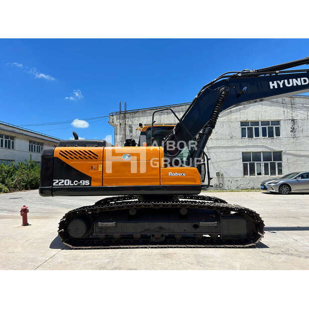 2022 Hyundai R220LC-9S-45132283