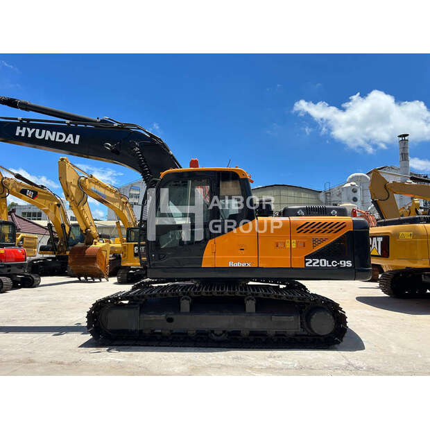 2022 Hyundai R220LC-9S-45132286