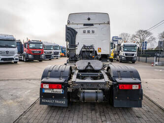 2016-renault-t440-1409434-45133262