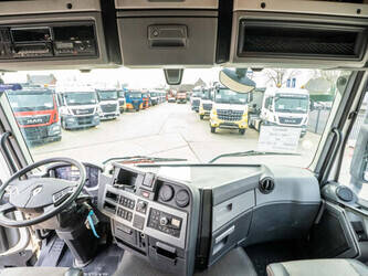 2016-renault-t440-1409434-45133266