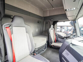 2016-renault-t440-1409434-45133268