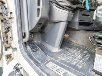 2016-renault-t440-1409434-45133271