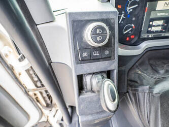 2016-renault-t440-1409434-45133273