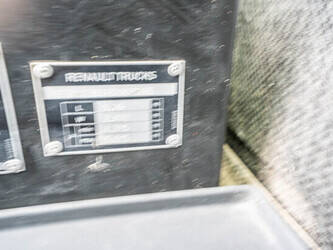 2016-renault-t440-1409434-45133275