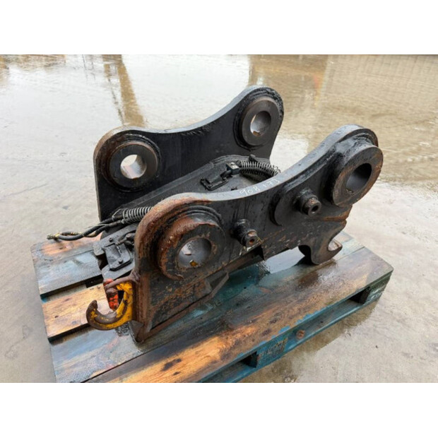 2018 Caterpillar 330D-45133661