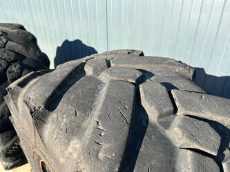 michelin-445-70r19-5-1409499-45134252