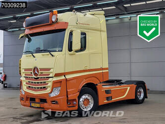 صورة ل رؤوس شاحنات 2015 مرسيدس بنز Actros 1842