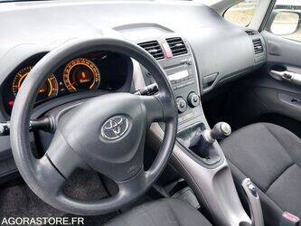 2009-toyota-auris-45149211