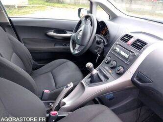 2009-toyota-auris-45149212