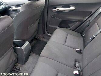 2009-toyota-auris-45149213