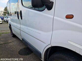 2006-renault-trafic-1409619-45149233