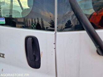 2006-renault-trafic-1409619-45149244