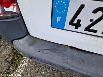 2006-renault-trafic-1409619-45149246