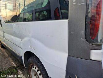 2006-renault-trafic-1409619-45149250