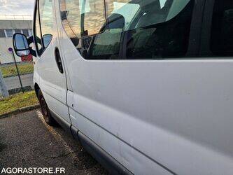 2006-renault-trafic-1409619-45149253