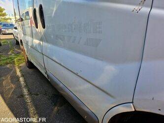 2005-renault-trafic-1409623-45149330