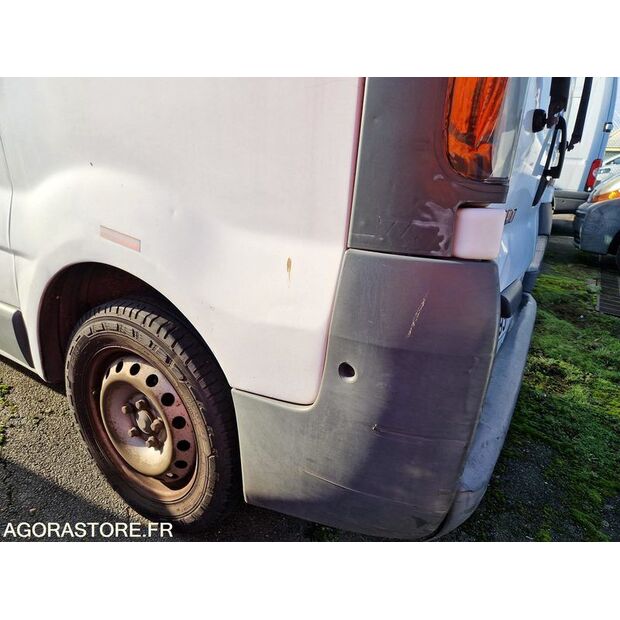 2005 رينو Trafic-45149348