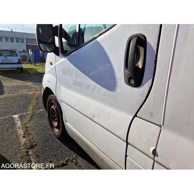 2005 رينو Trafic-45149355