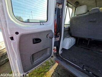 2005-renault-trafic-1409623-45149358