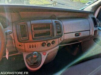 2005-renault-trafic-1409623-45149365