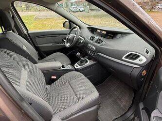 2011-renault-megane-1409638-45149554