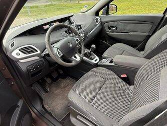 2011-renault-megane-1409638-45149555