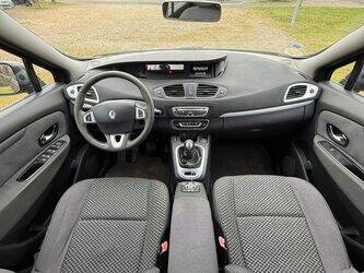 2011-renault-megane-1409638-45149558