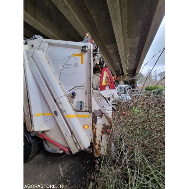 2018 Renault D WIDE-45149668