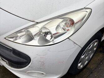 2012-peugeot-206-1409663-45150200