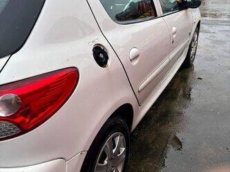 2012-peugeot-206-1409663-45150204