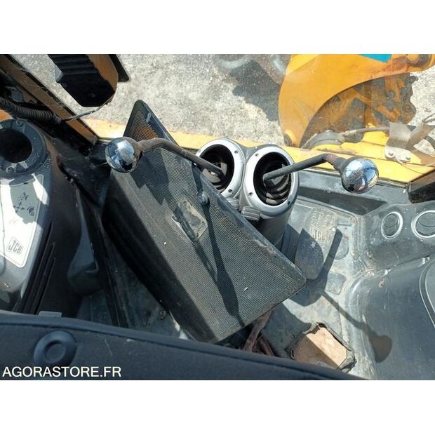 2006 جيه سي بي 3CX-45150276