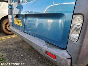 2005-renault-trafic-1409673-45150370