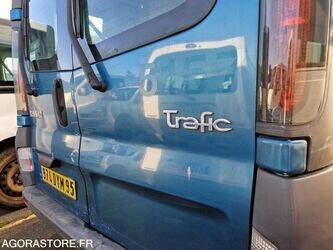 2005-renault-trafic-1409673-45150371
