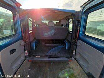 2005-renault-trafic-1409673-45150375