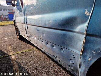 2005-renault-trafic-1409673-45150386