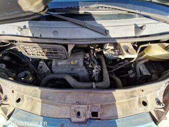 2005-renault-trafic-1409673-45150389