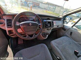 2005-renault-trafic-1409673-45150391