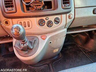 2005-renault-trafic-1409673-45150394