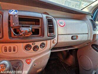 2005-renault-trafic-1409673-45150395