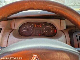 2005-renault-trafic-1409673-45150396