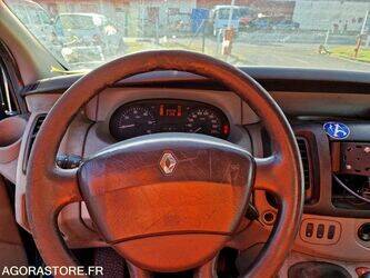 2005-renault-trafic-1409673-45150397