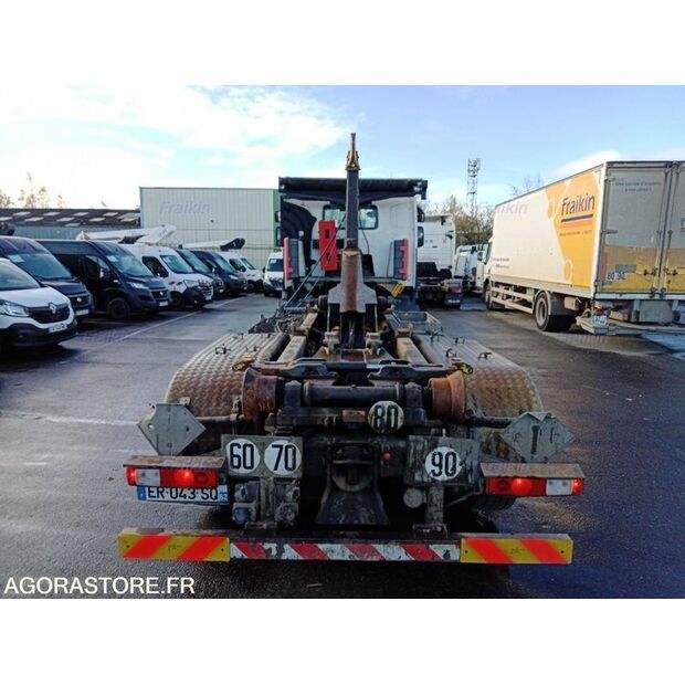 2017 Renault C-45150654